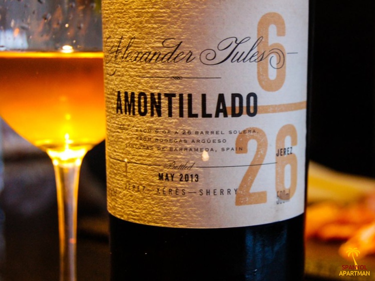 Egy pohár Amontillado és üveg